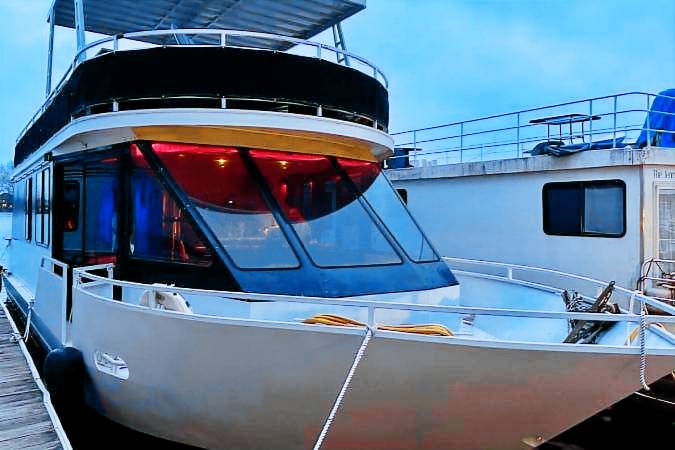 Boat with 2 rooms for 6 persons in La Crosse, WI