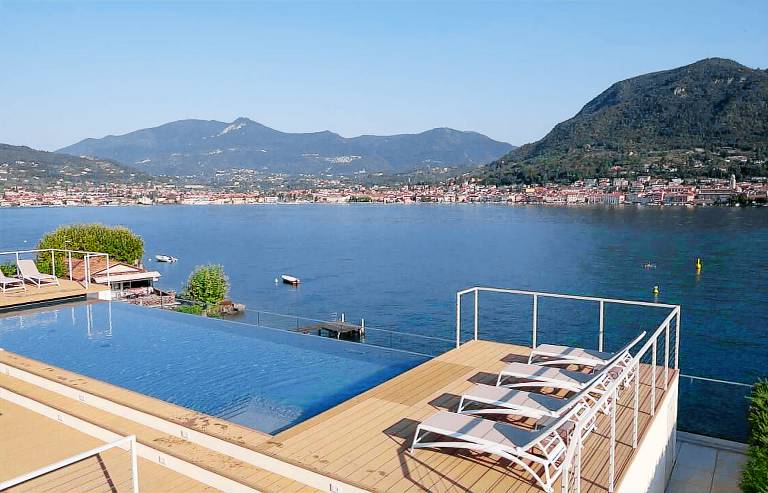 Rental apartment with terrace, pool & garden | Pets are welcome in Gardone Riviera