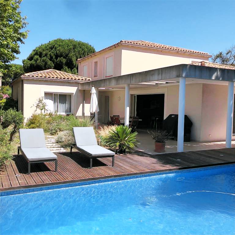 Villa Pointe-Rouge