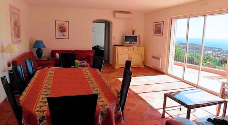 Fully equipped vacation home with yard, private pool & grill | Dogs allowed — photo 4