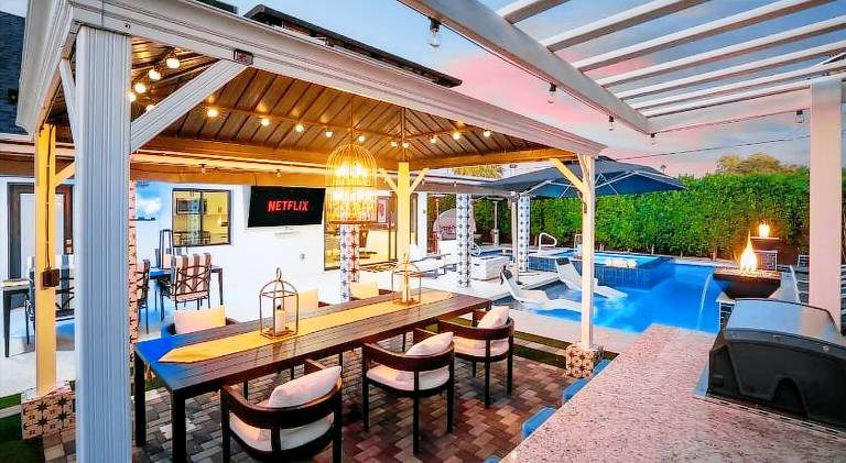 House with grill, yard & private pool — photo 3