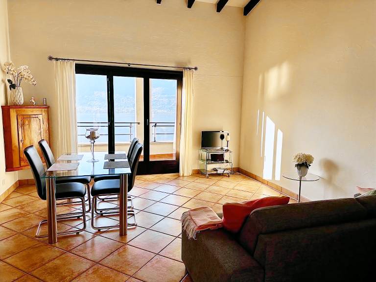 Apartment with garden, patio & pool — photo 3