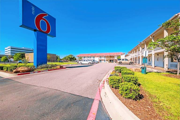 Motel 6 Dallas, TX - Farmers Branch — photo 3