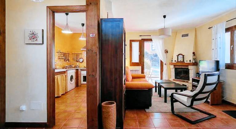 Fully equipped spacious vacation home with patio, BBQ & yard | Good for workation | Dogs allowed — photo 2