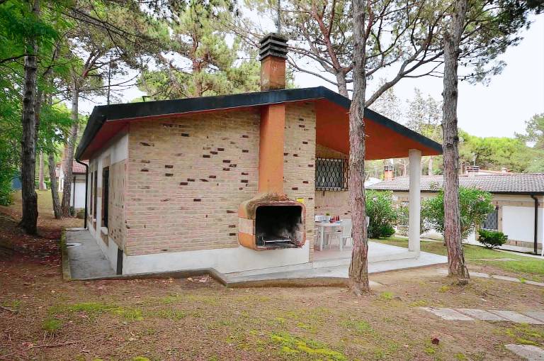 House with BBQ, terrace & garden — photo 4