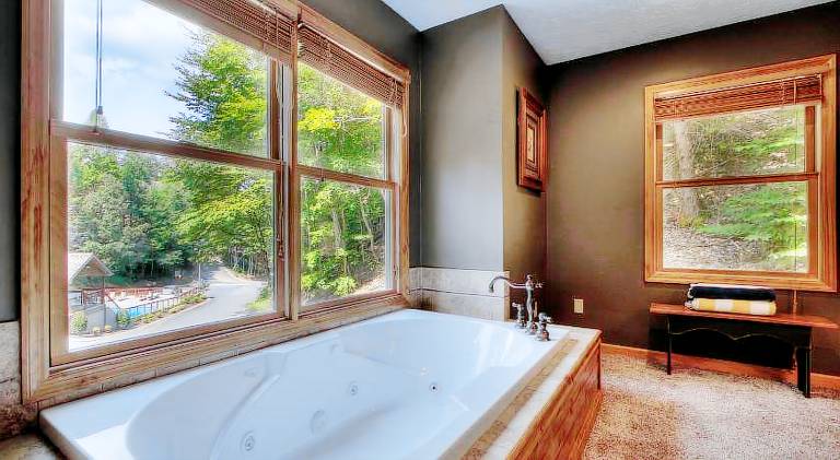 Vacation home with pool & hot tub — photo 3