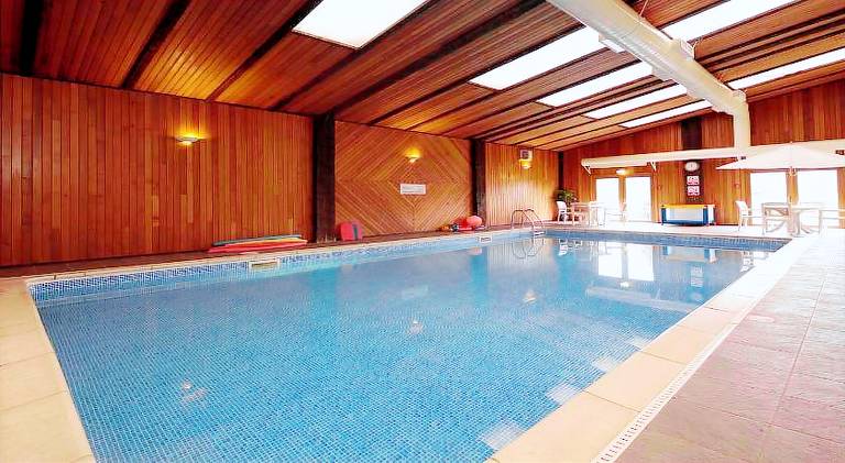 House with barbecue, yard & private pool | Pets are welcome — photo 2