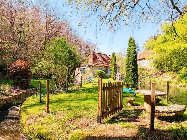 Vacation home with terrace, grill & garden — photo 3