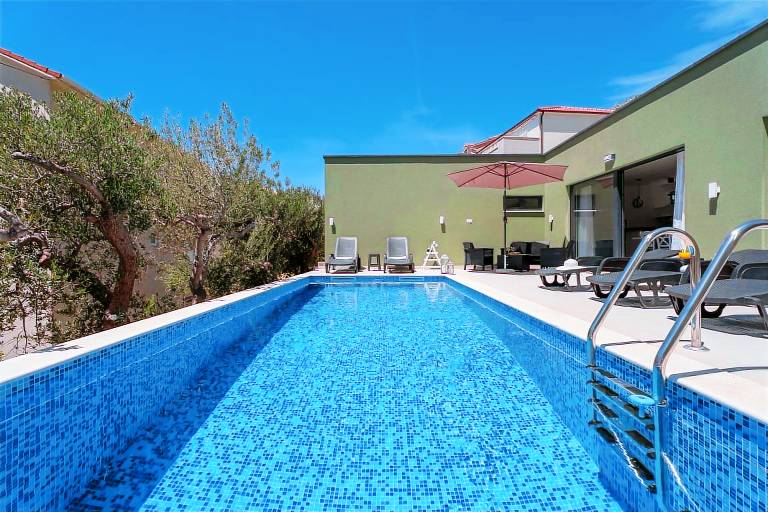 Child-friendly villa with garden, barbeque & private pool | Water view | Close to the beach | Pets allowed — photo 3