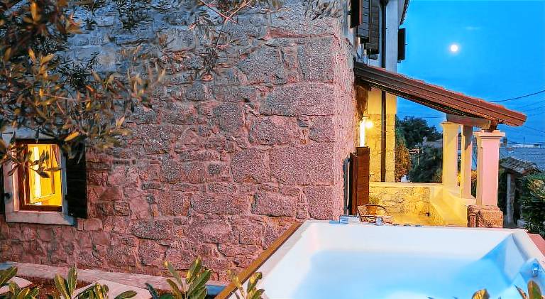 Villa with jacuzzi | Pet-friendly — photo 4