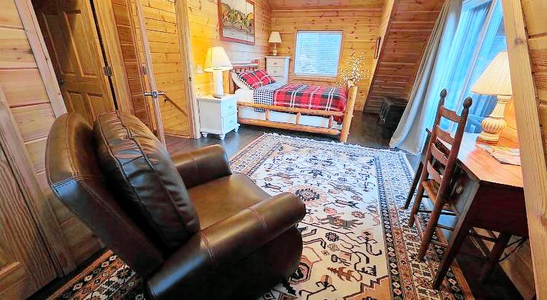 Vacation home with hot tub | Perfect for remote work — photo 4