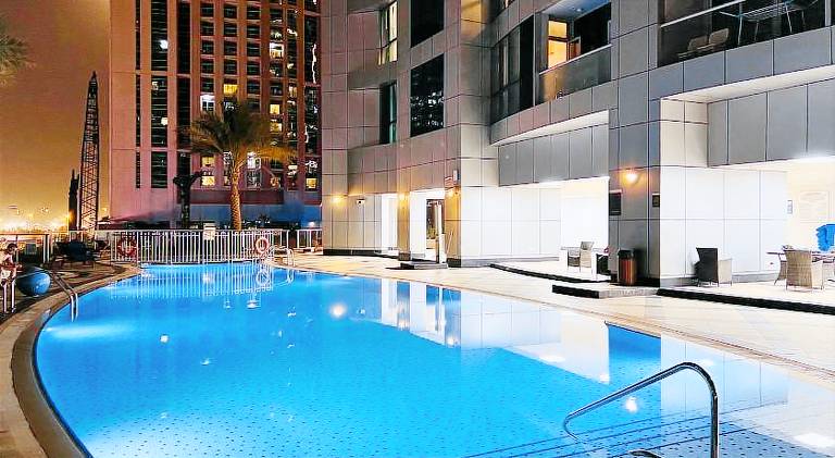 Apartment with pool — photo 4