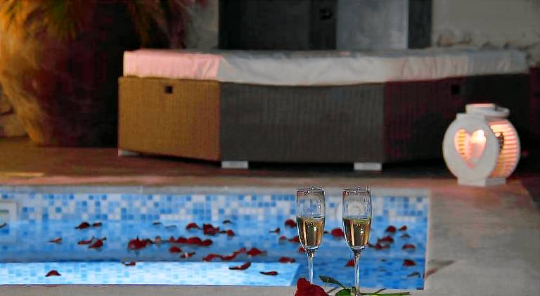 Villa with jacuzzi & pool — photo 5