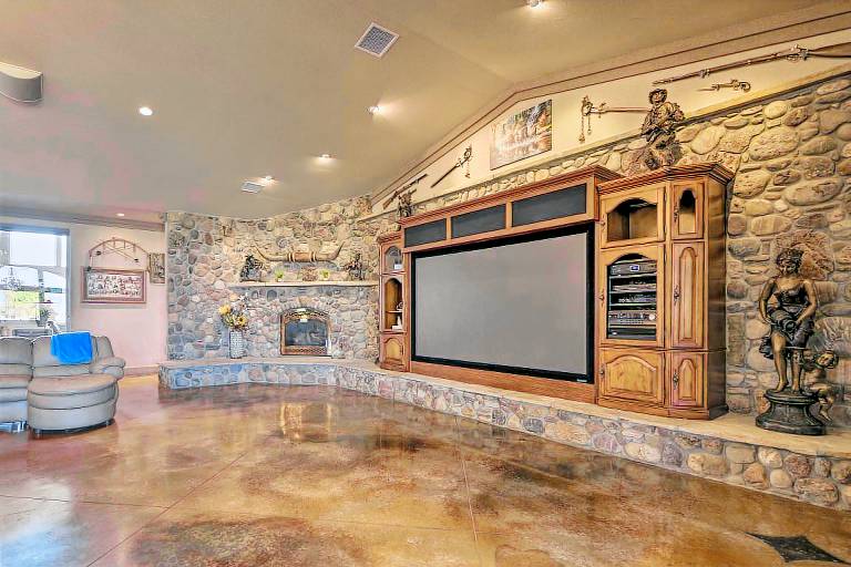 Flawless Durango Home w/ Theater + Pool Table — photo 5