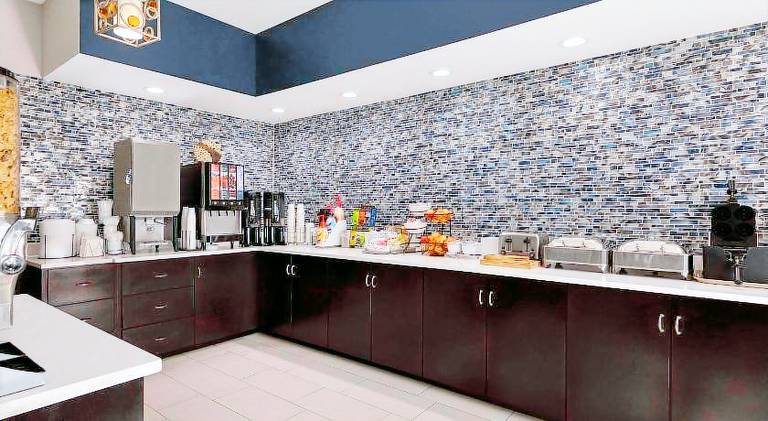 La Quinta Inn & Suites by Wyndham Oxford - Anniston — photo 5