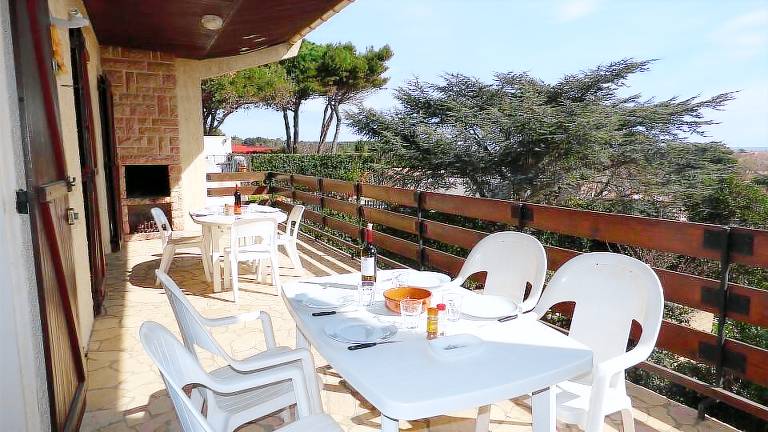 Villa with patio, grill & yard | Beach view — photo 2