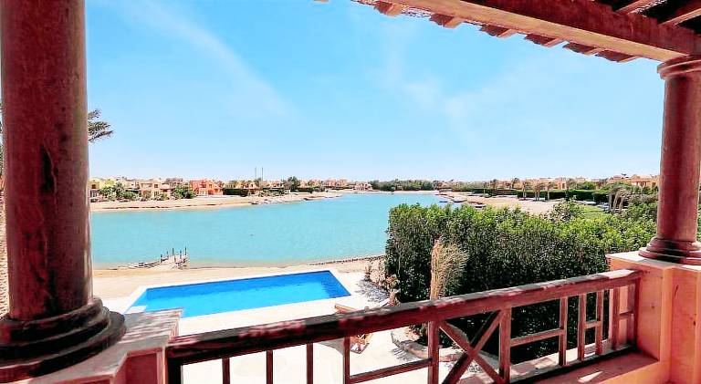 Villa with pool & patio in Hurghada