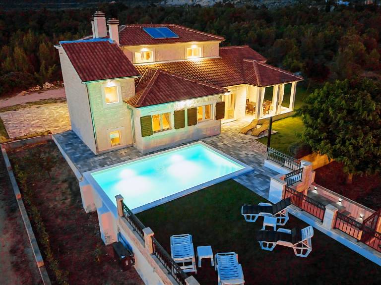 Vila  Dubrava kod Šibenika