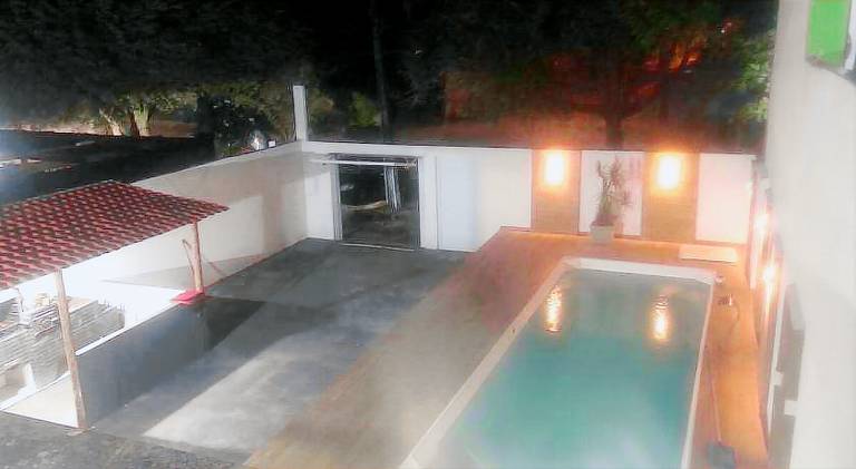 House with pool — photo 4