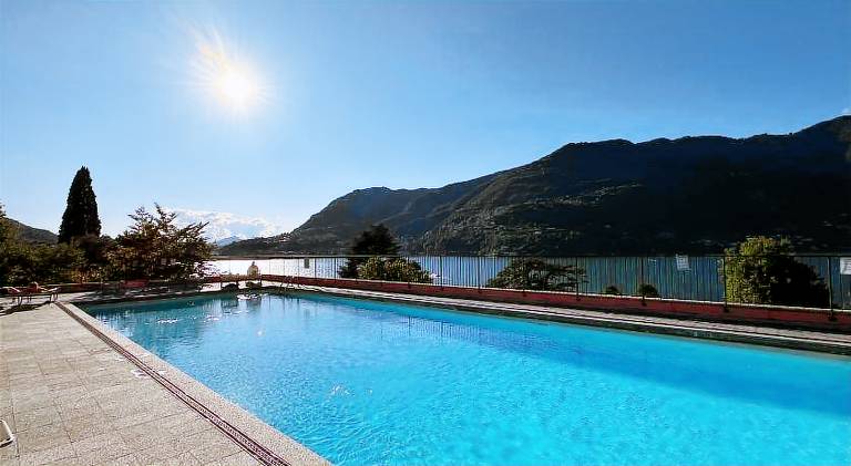 Holiday apartment with pool in Brunate