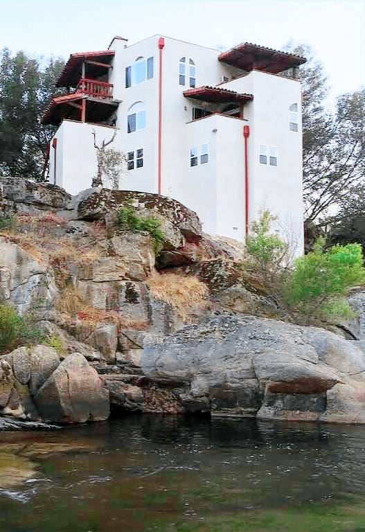 House  Three Rivers