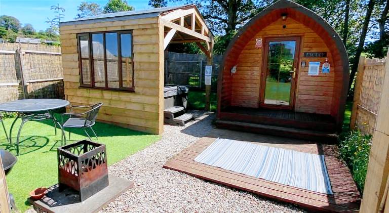 Luxury pod with hot tub — photo 4