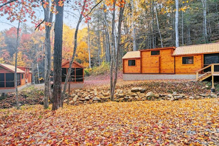 Child-friendly cabin with garden, private pool & jacuzzi | Water view | Pet-friendly — photo 3