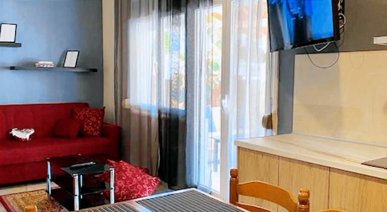 Holiday apartment with patio — photo 3