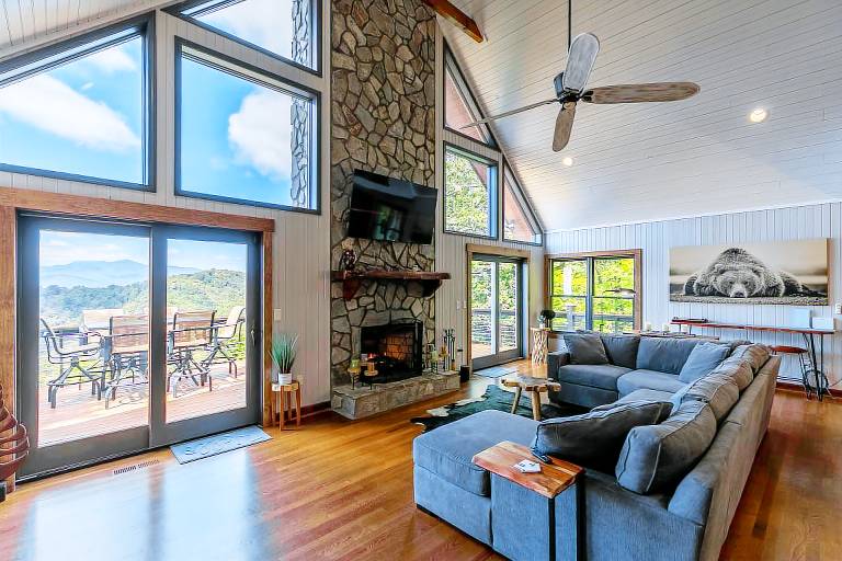Vacation home with barbeque & garden | Mountain view — photo 4