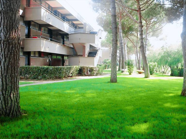 Child-friendly holiday apartment with garden & pool | Pet-friendly — photo 2