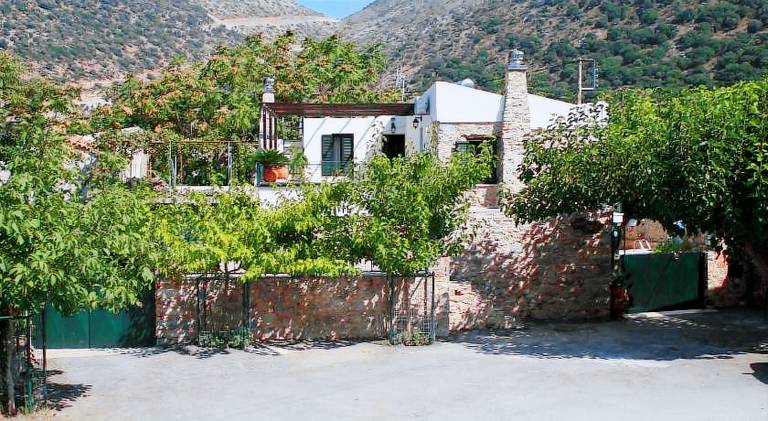House with garden, terrace & private pool | Good for workation | Dogs allowed in Rethymno