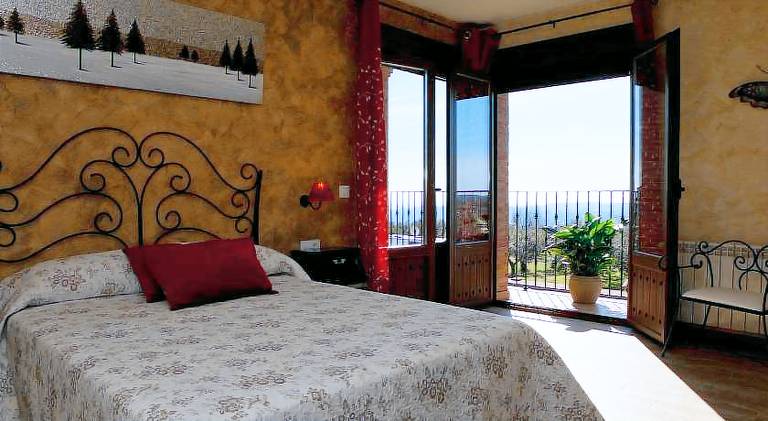 Wonderful vacation home with yard, terrace & pool | Suitable for remote work | Pets are welcome — photo 2