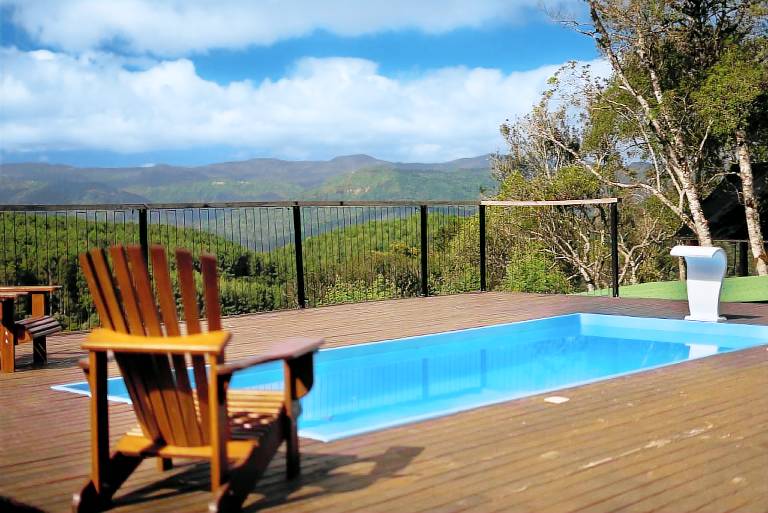 Lodge with BBQ, pool & yard — photo 4
