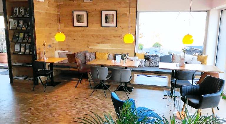 Pleasant serviced apartment with yard & patio | Pets allowed — photo 4