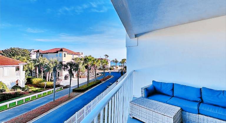 Pleasant apartment with pool & hot tub | Pet-friendly in Miramar, FL
