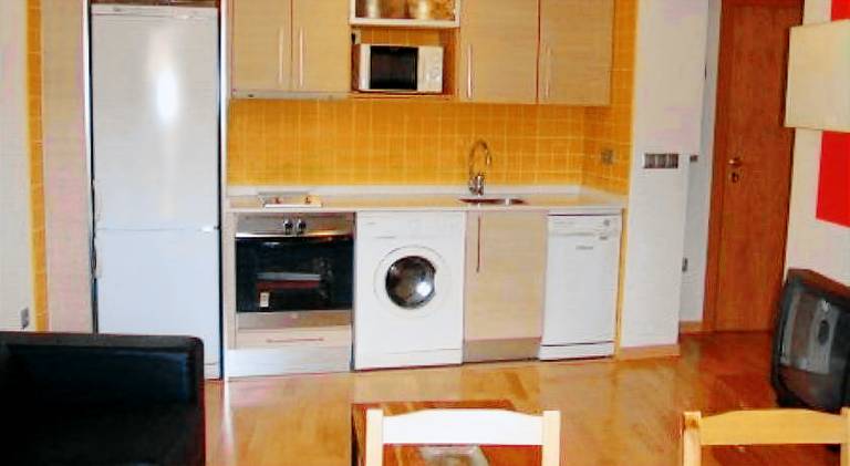 Pleasant serviced apartment | Next to Cathedral-Basilica of Our Lady of the Pillar | Good for workation | Pets are welcome — photo 5