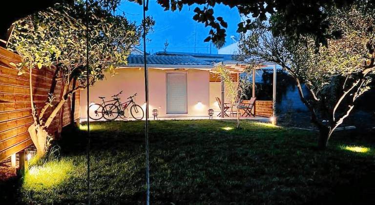 Vacation home with hot tub, barbecue & terrace | Pets are welcome in Trifylia