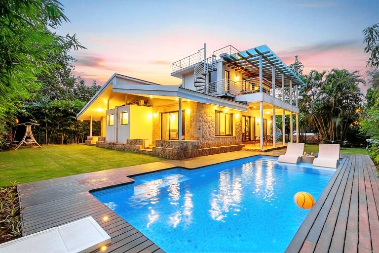 464 m&sup2; Villa