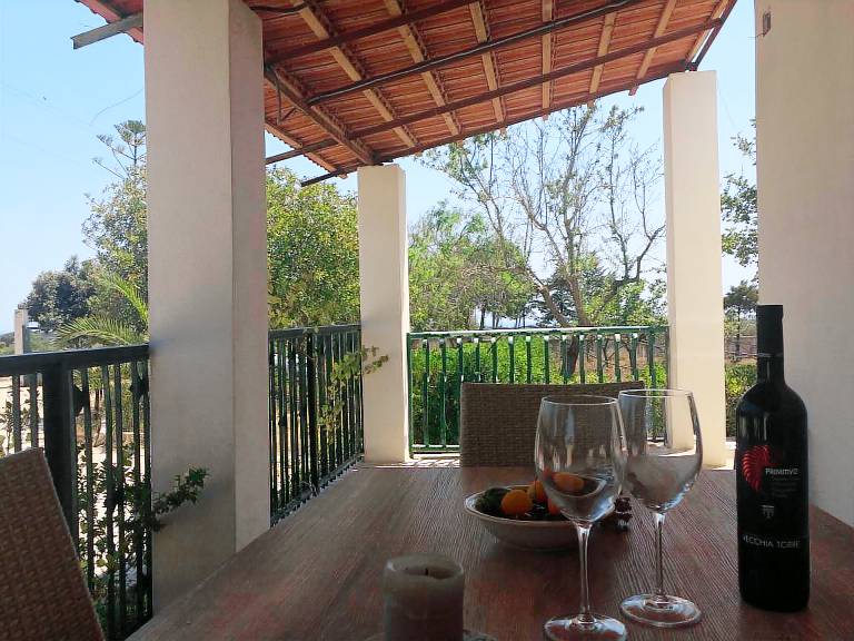 Villa with terrace & yard — photo 5