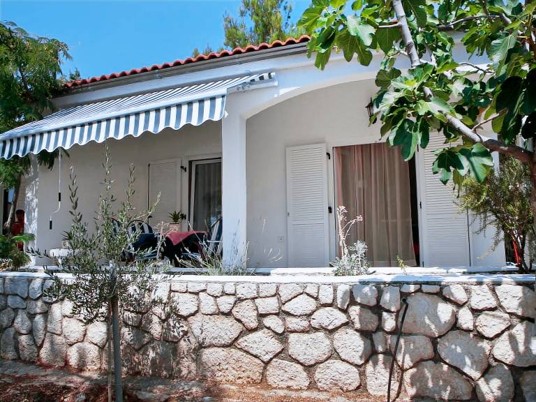 House with garden, barbecue & patio — photo 2