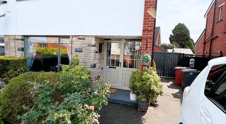 Room at quiet location close to Belfast