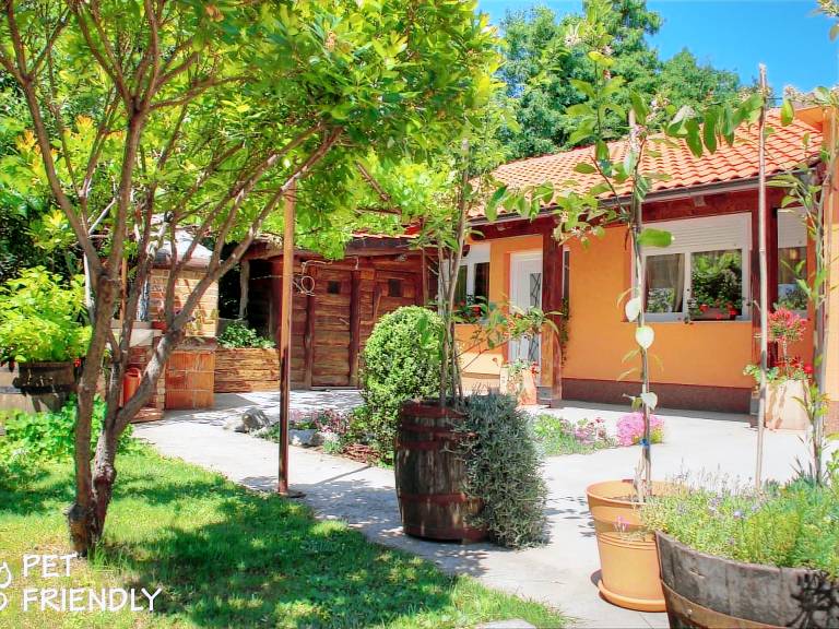 Fully equipped nice house with garden, grill & patio | Pets are welcome — photo 2
