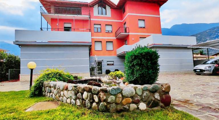 Apartment with patio & garden in Arco
