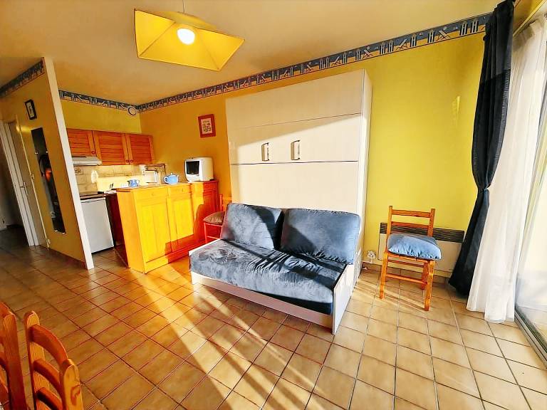 Beachfront Studio/Cabin, Sleeps 4, Terrace, Veranda, Pets Allowed, Near Golf, Saint-Jean-de-Monts — photo 5