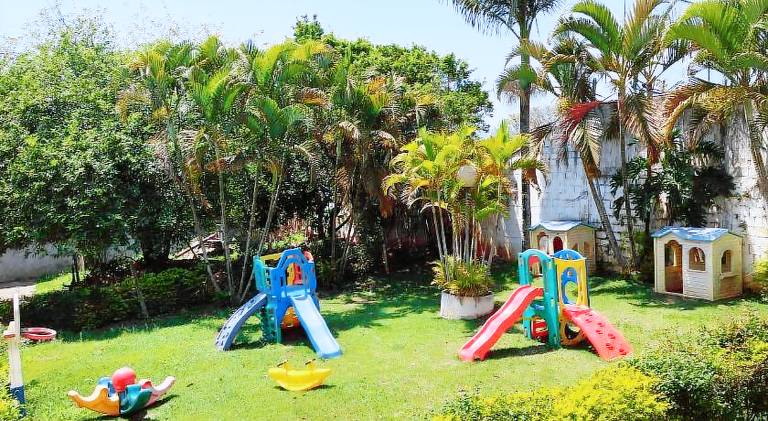 Vacation home with pool — photo 4