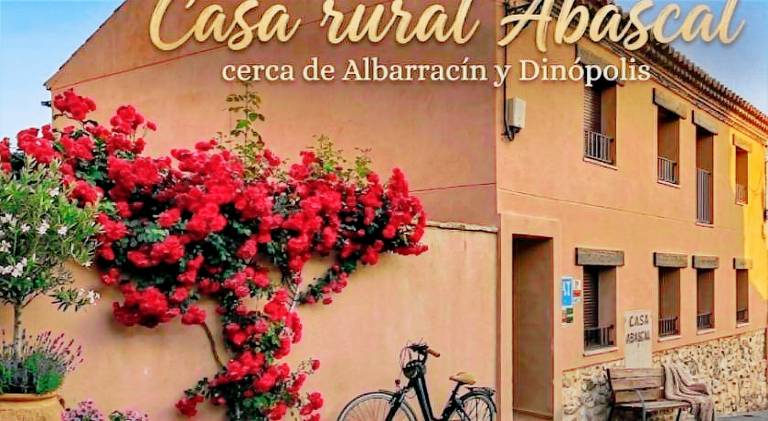 House with yard, patio & grill | Perfect for remote work | Pets allowed in Teruel