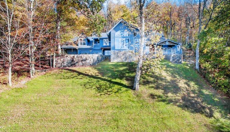 Hearthstone- AppSki Mtn home with it all: Hot tub, game room, fire pit, pets! — photo 5