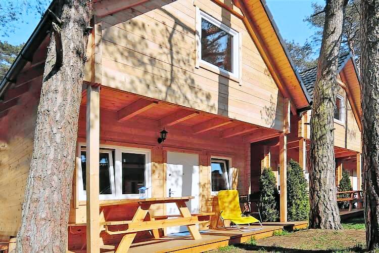 Vacation home with yard, barbeque & patio — photo 2