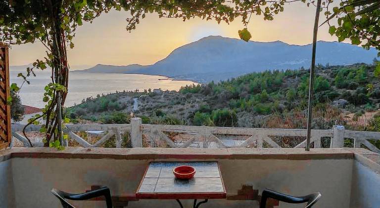 Beautiful house located on a hill, with a spectacular sea view — photo 4