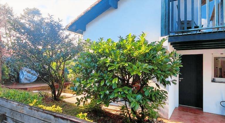 Villa with yard, private pool & patio — photo 3